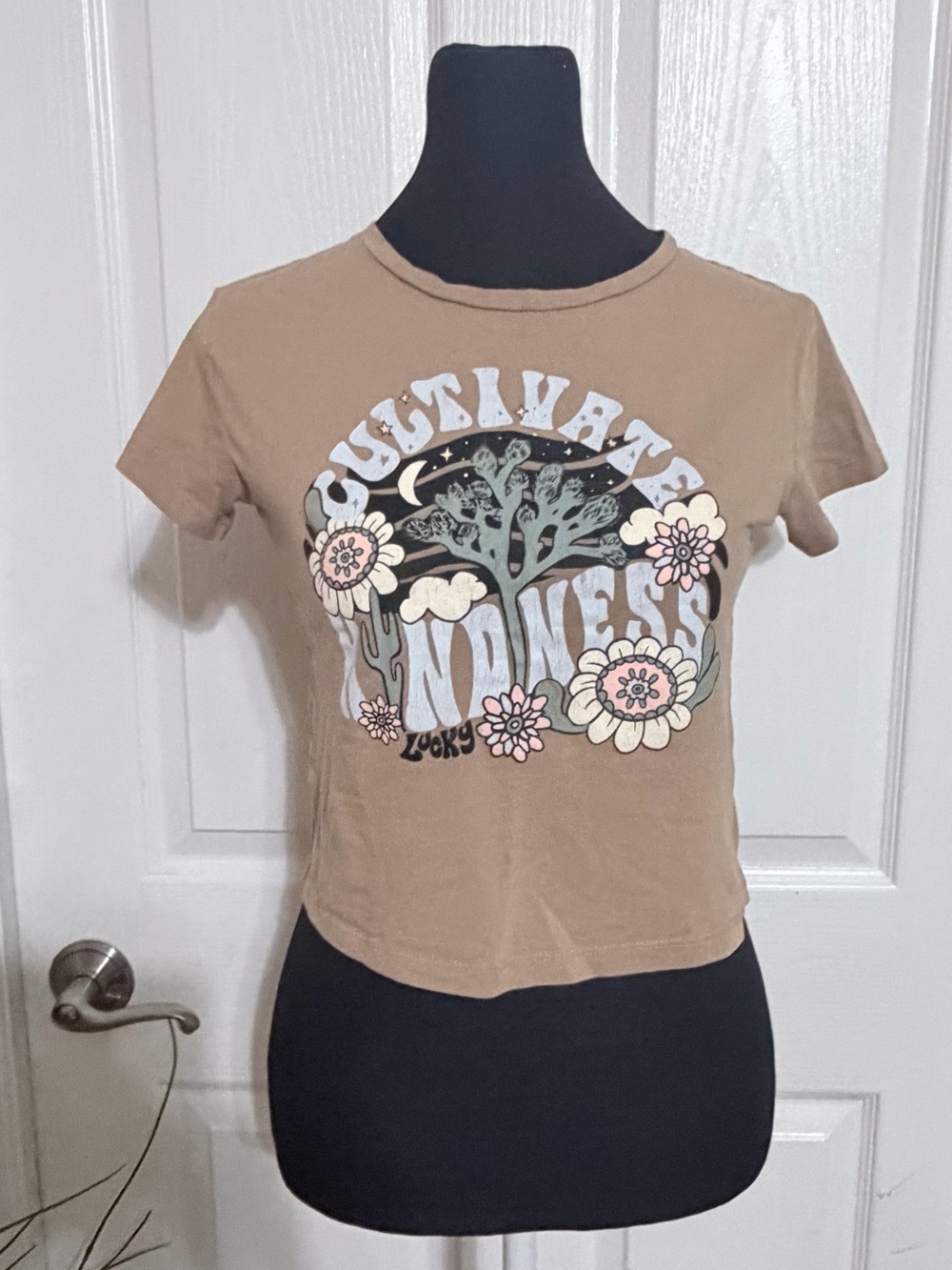 Lucky Brand Cultivate Kindness Graphic Tee Women’s Medium M 8/10 Boho Floral